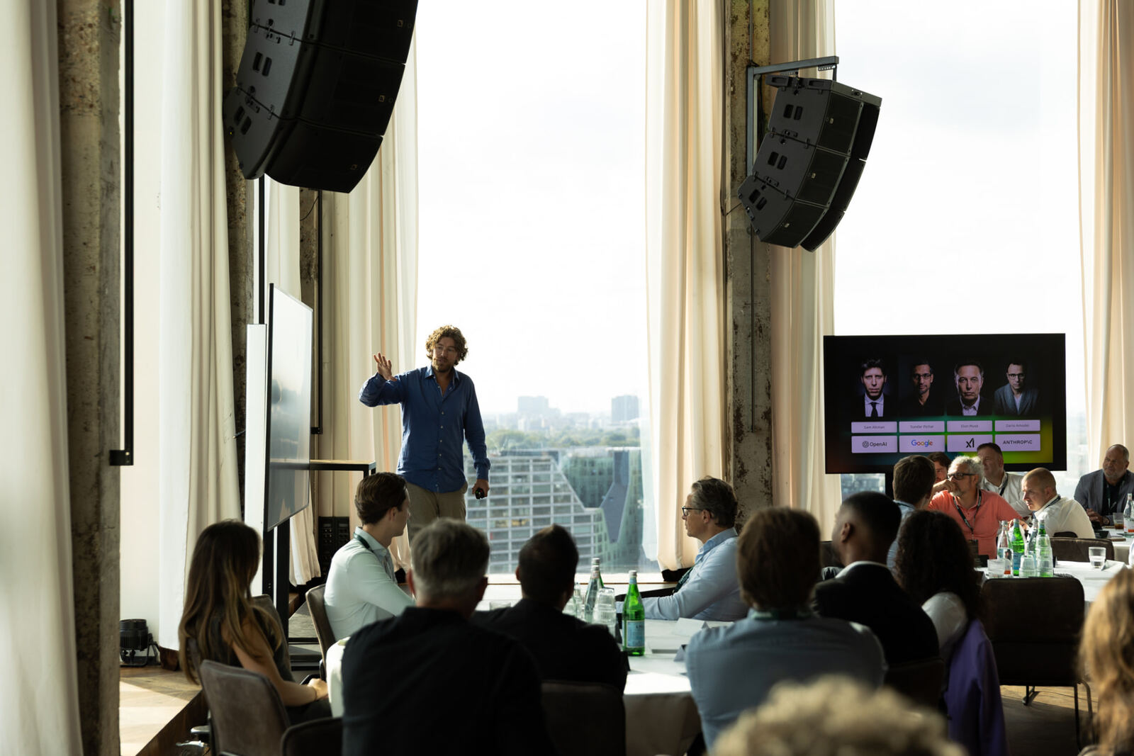 Job van den Berg tijdens een keynote over AI-agents