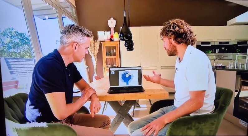 Job van den Berg en EditieNL-verslaggever Eise Pulles tijdens het AI-stamboomonderzoek 1